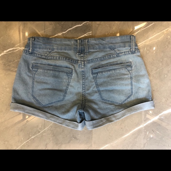 Women’s denim short - Picture 2 of 3